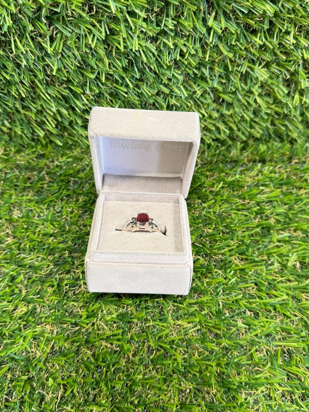 Avon Sterling Silver Garnet Marcasite Solitaire Ring Size 11